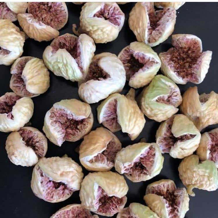 یکی از این استانها، خراسان است که دارای بازار فروش انجیر در مشهد میباشد. در این بازار، انواع انجیر کشت شده در این منطقه پهناور و سایر انجیرهای تولیدی در ایران، به فروش میرسد. از جمله استانهای تولید کننده ی انجیر در ایران میتوان به موارد زیر اشاره کرد: استان مرکزی، هرمزگان، لرستان، مشهد ، ایلام و کرم ...
