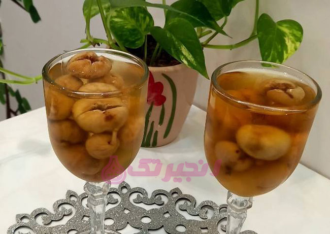 آب انجیر خشک یکی از نوشیدنی‌های خوشمزه و مفید است که در فصل سرما بسیار مورد استفاده قرار می‌گیرد. آب انجیر خشک به دلیل داشتن خواص ضد التهابی، ضد سرماخوردگی، ضد تب و ضد عفونی کننده، برای بهبود سلامتی بسیار مفید است. برای تهیه شربت انجیر خشک، ابتدا باید ۱۰ تا ۱۵ عدد انجیر خشک را به همراه ۲ لیتر آب در  ...