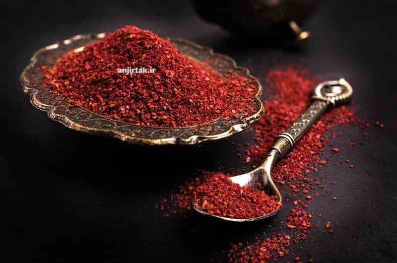 سماق چیست؟ سماق ادویه‌ای خوش‌طعم و ترش است که از میوه‌های خشک‌شده درختچه‌ای به نام سماق به دست می‌آید. این درختچه بومی مناطق مدیترانه، خاورمیانه و شمال آفریقا است و در ایران نیز در مناطق مختلفی کشت می‌شود. سماق از دیرباز در آشپزی ایرانی  مورد استفاده قرار می‌گرفته است و به عنوان چاشنی برای انواع غذا ...
