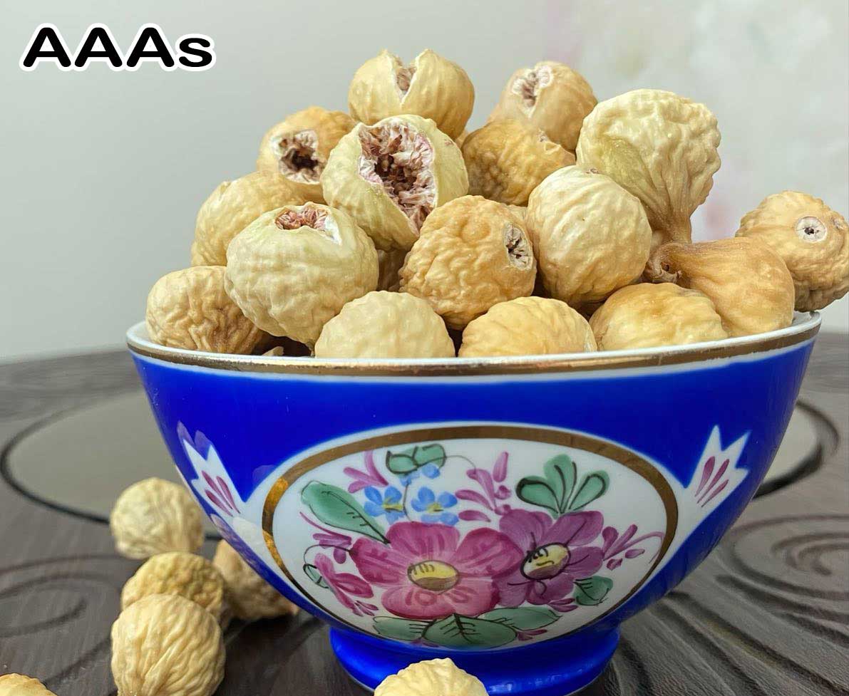 انجیر سایز درشت AAAs دستچین 9 کیلویی-ویژگی محصول: سایز: درشت رنگ : روشن بدون واسطه مناسب برای صادرات و پخش در ایران شیوه نگه داری در سردخانه یا جای خنک دور از نور و آفتاب یا درون ظروف سر بسته که هوایی داخل نرود. مناسب برای درمان یبوست و بیماری های گوارشی و مقوی استخوان و تقویت سیستم ایمنی کودکان منع ...
